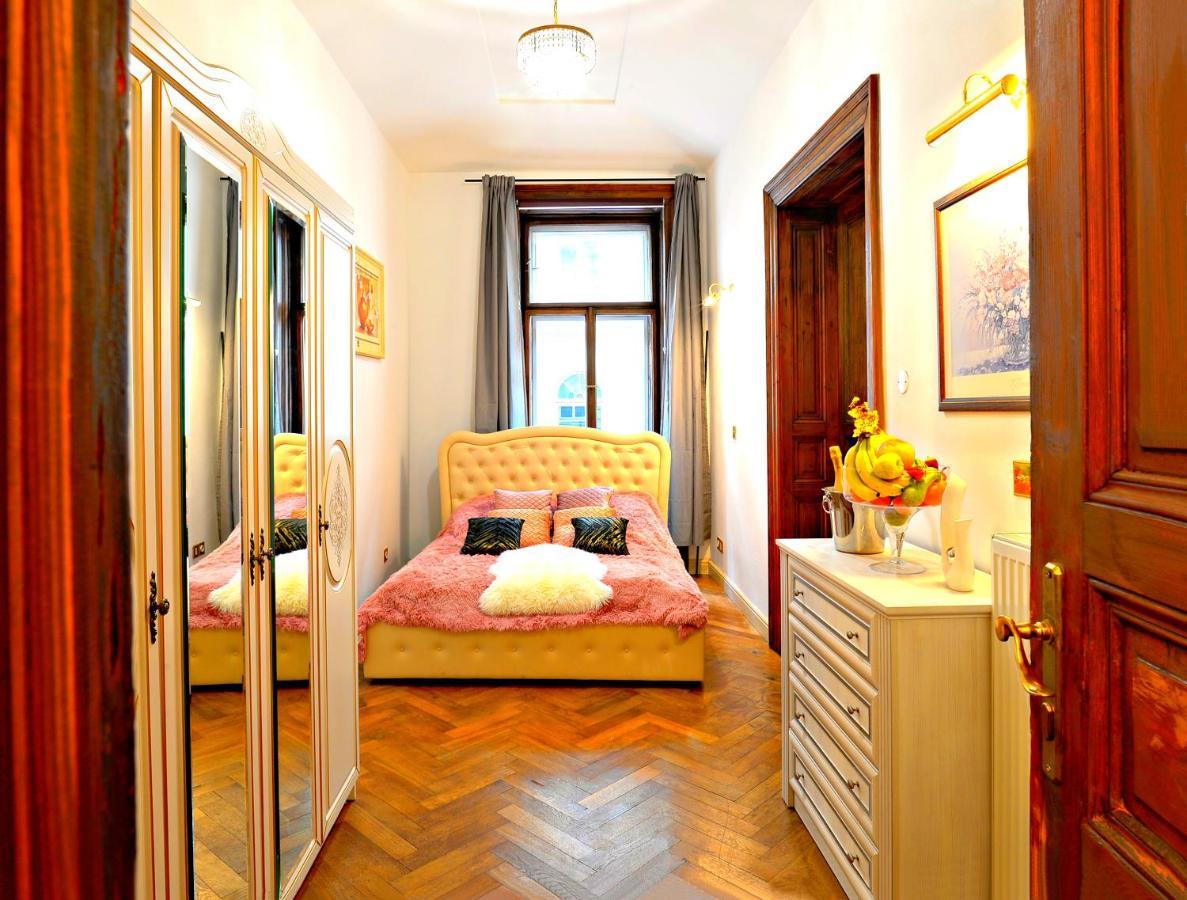 Magnificent King Suite Praha Bagian luar foto