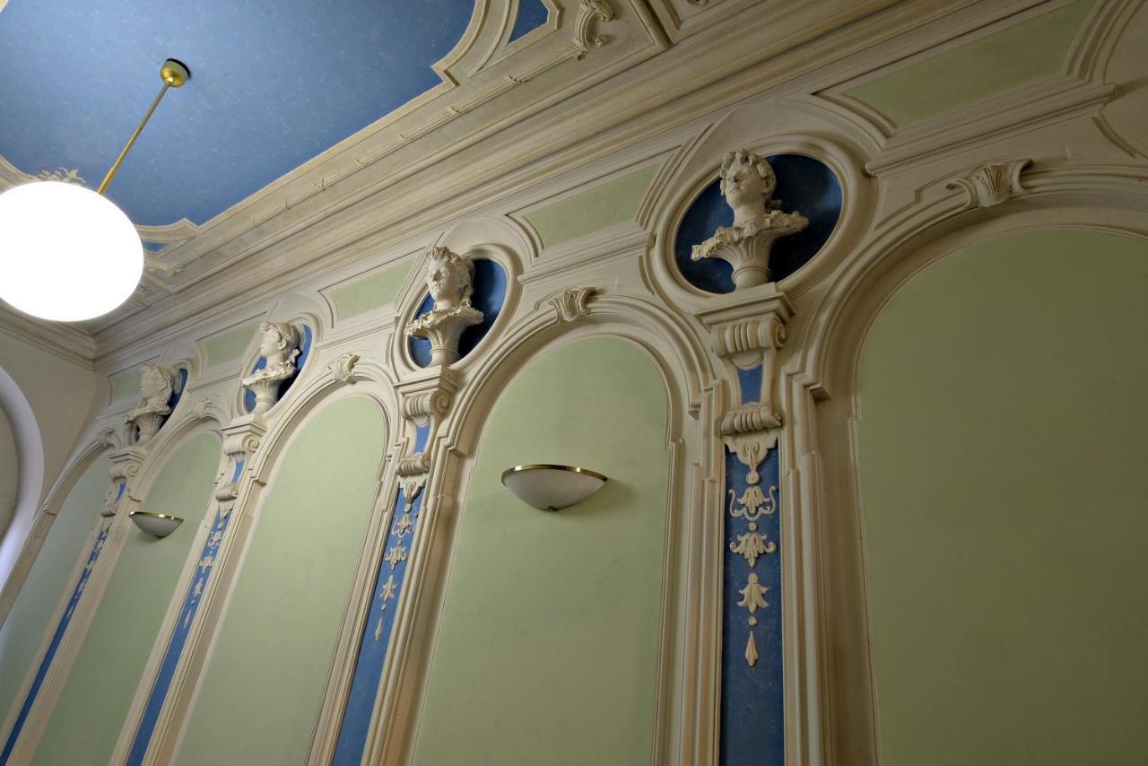 Magnificent King Suite Praha Bagian luar foto