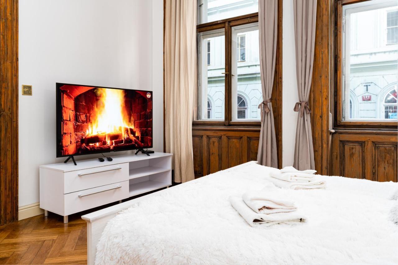 Magnificent King Suite Praha Bagian luar foto